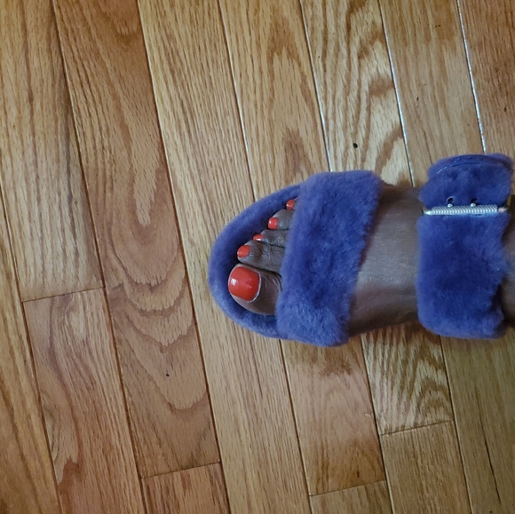 Ugg Slippers - Picture 4 of 7